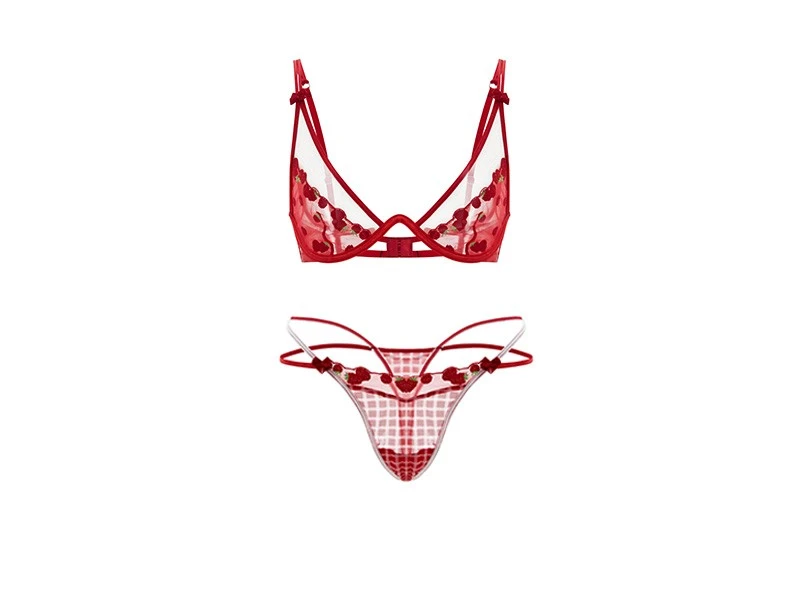 Is lace lingerie flattering for small busts?
